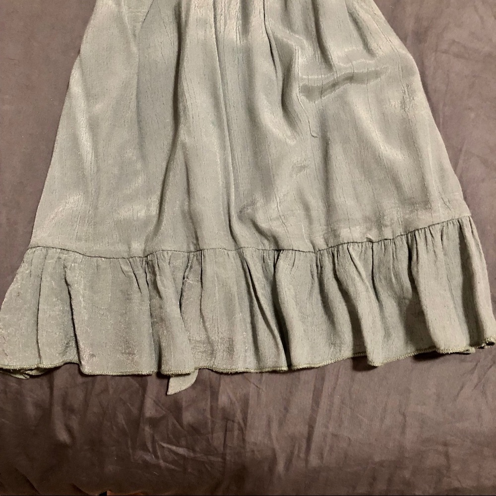 Cute olive color dress size small crochet design - Picture 4 of 6